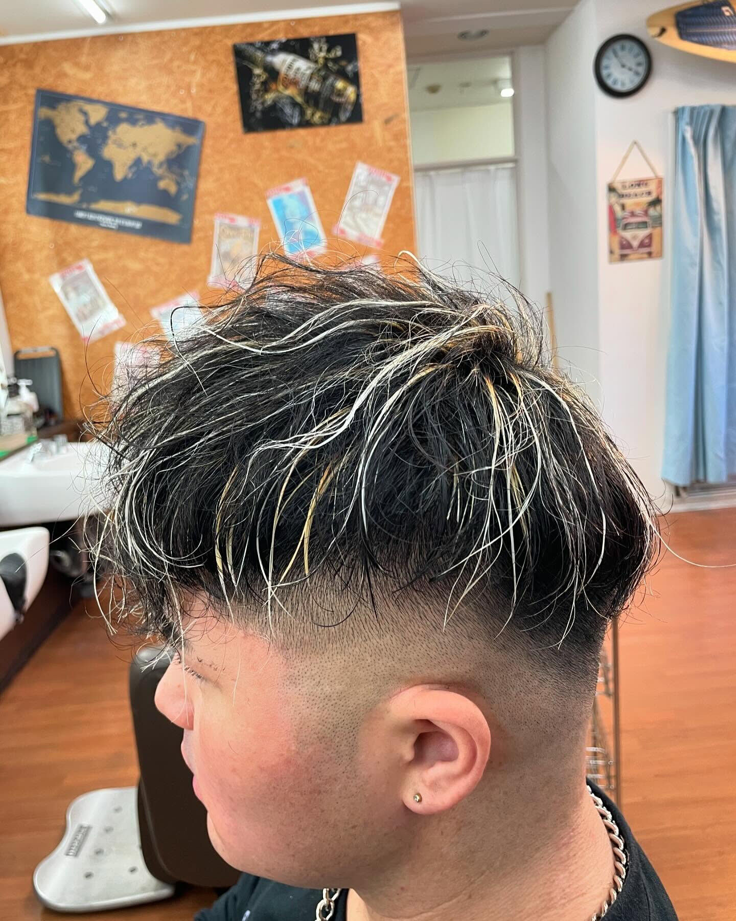 最近、ヘアスタイルにおいて注目を集めているのがハイライトです