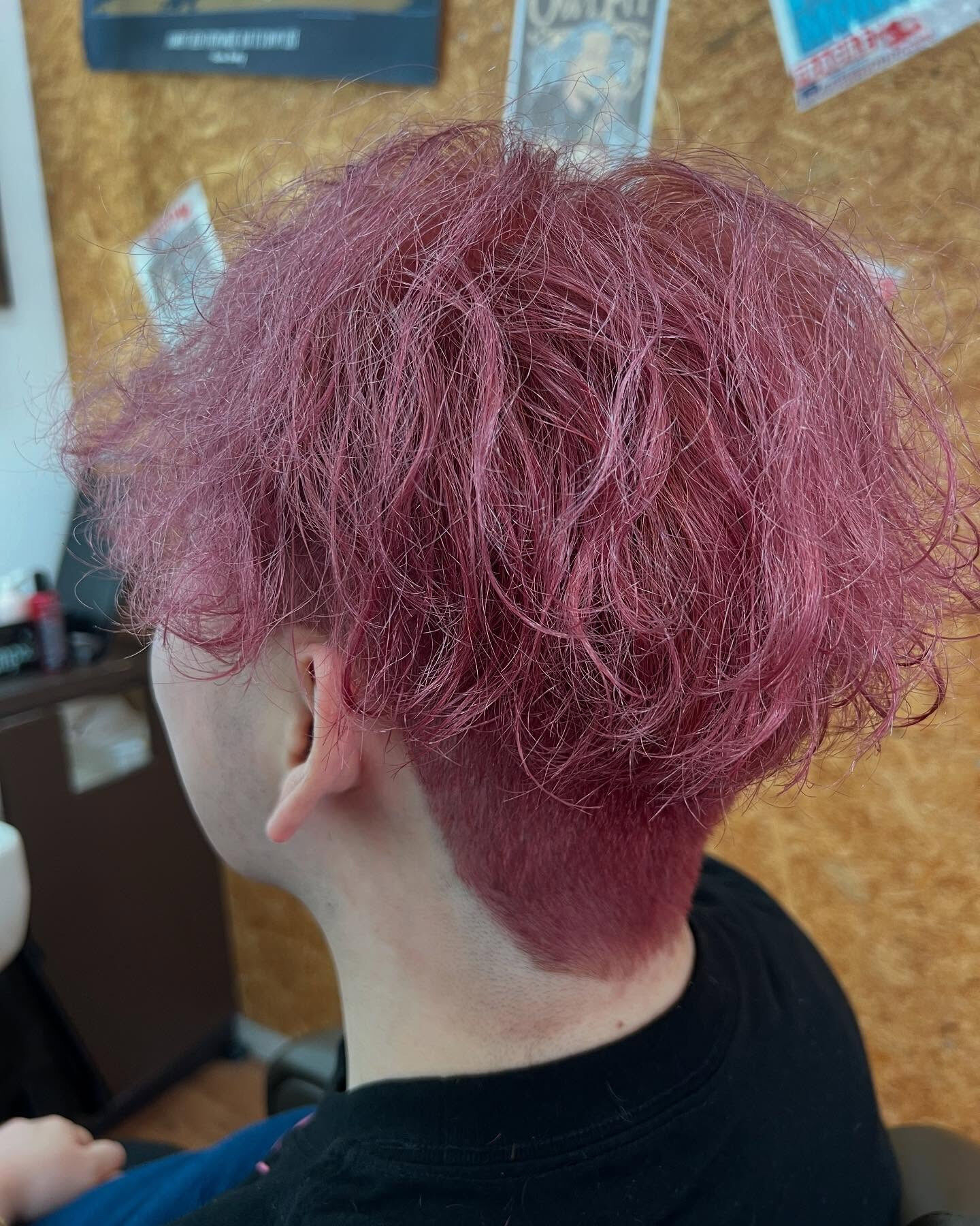 夏が近づくにつれて、ヘアスタイルで新しい変化を求める方が増え