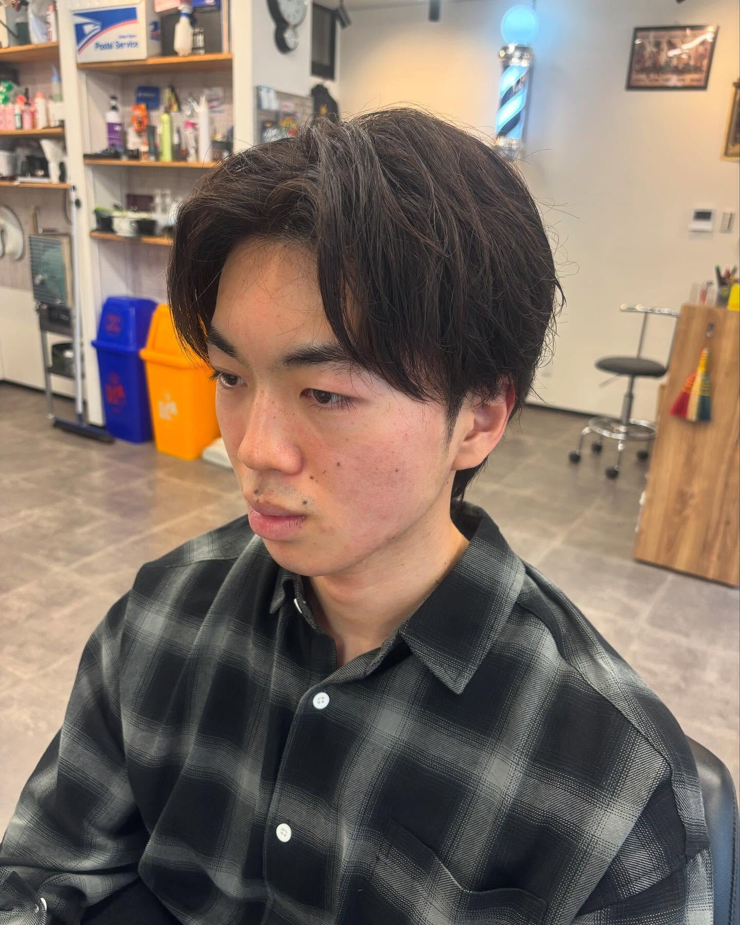 センターパートで襟足のこして