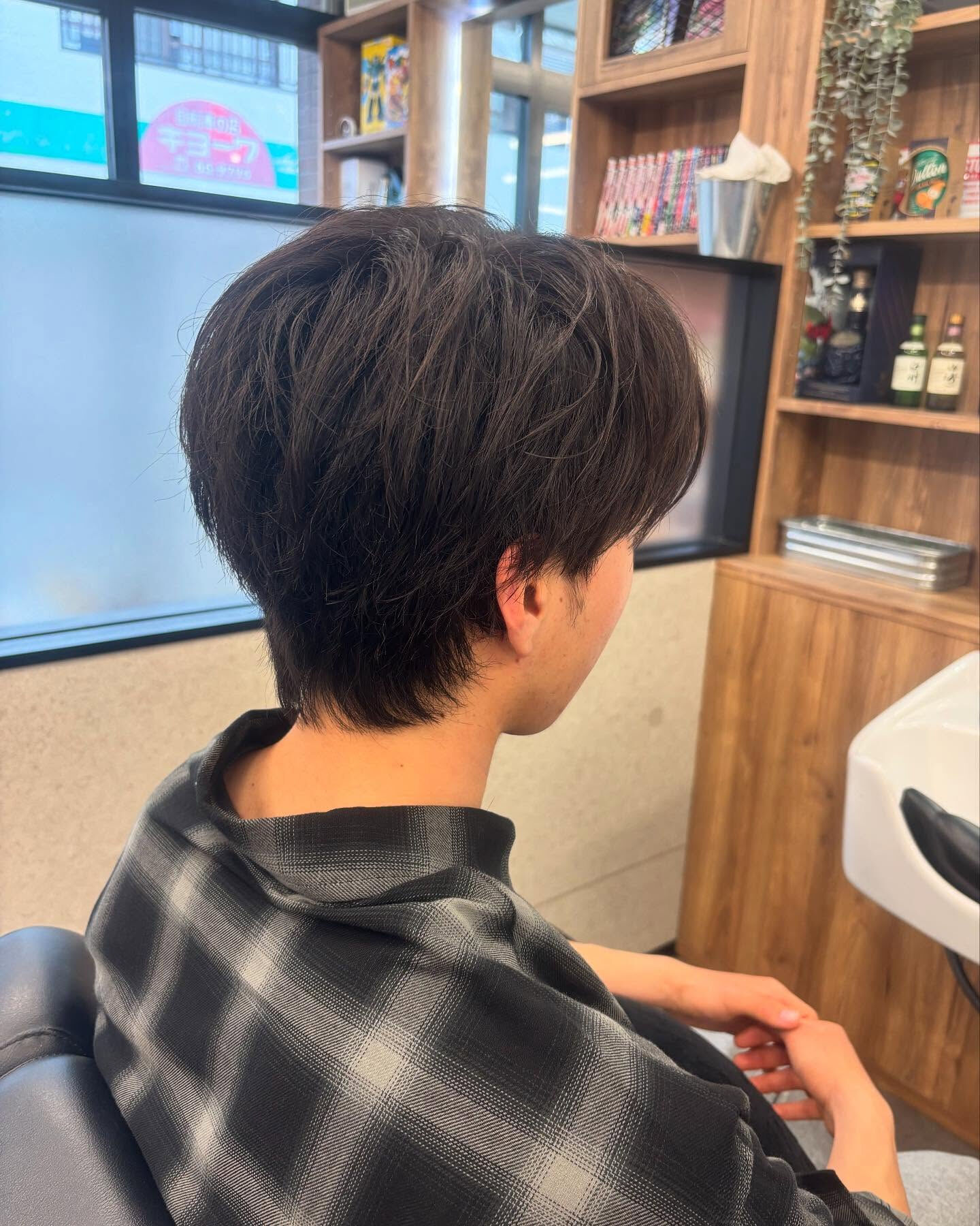 センターパートで襟足のこして