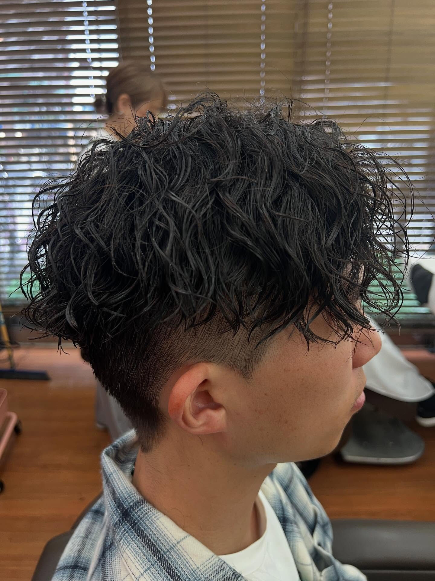 最新のメンズヘアスタイルをお探しですか？私たちのサロンでは、