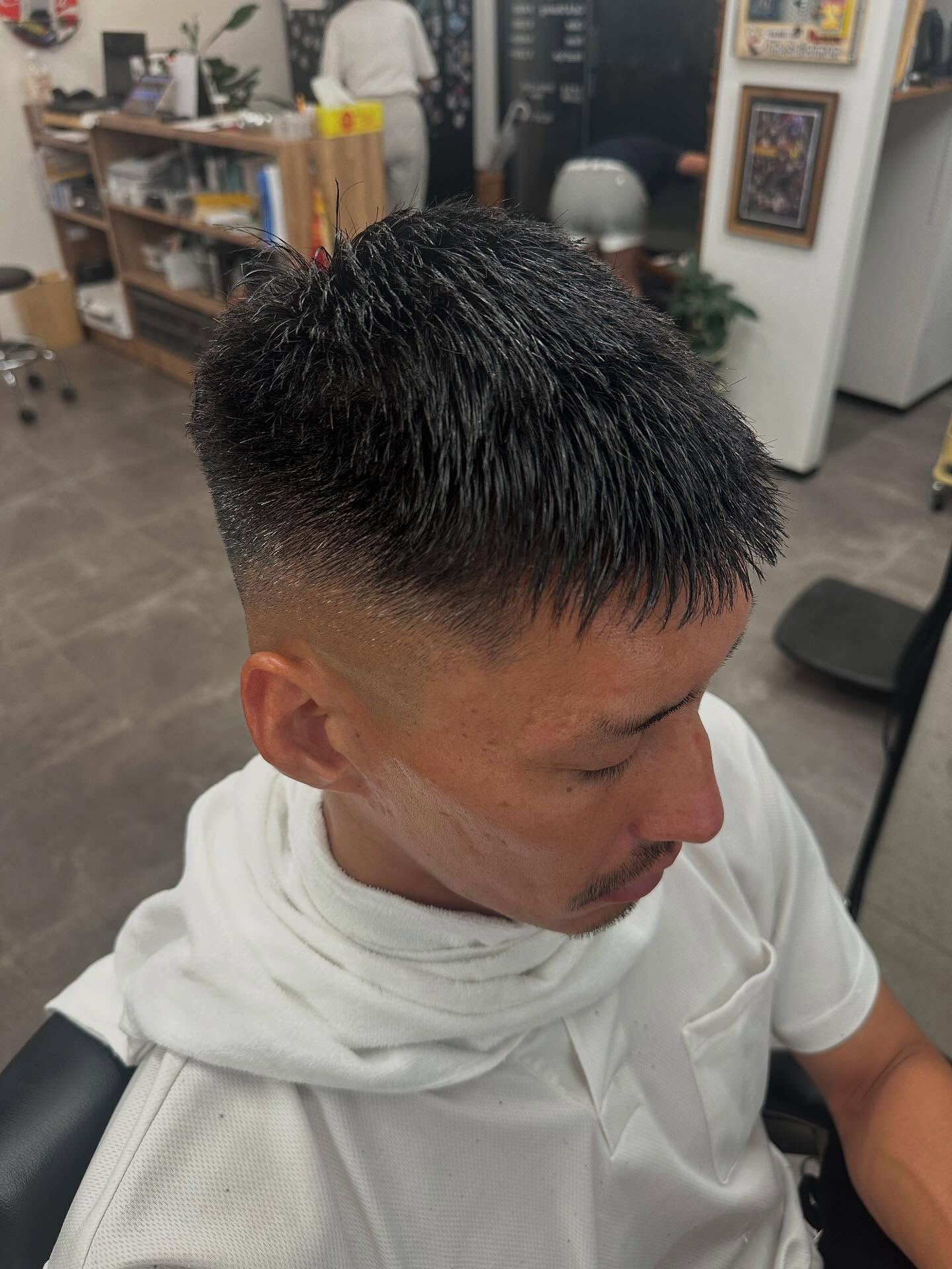直毛でお悩みのメンズ必見😎✨毎日のスタイリングが楽になる、革