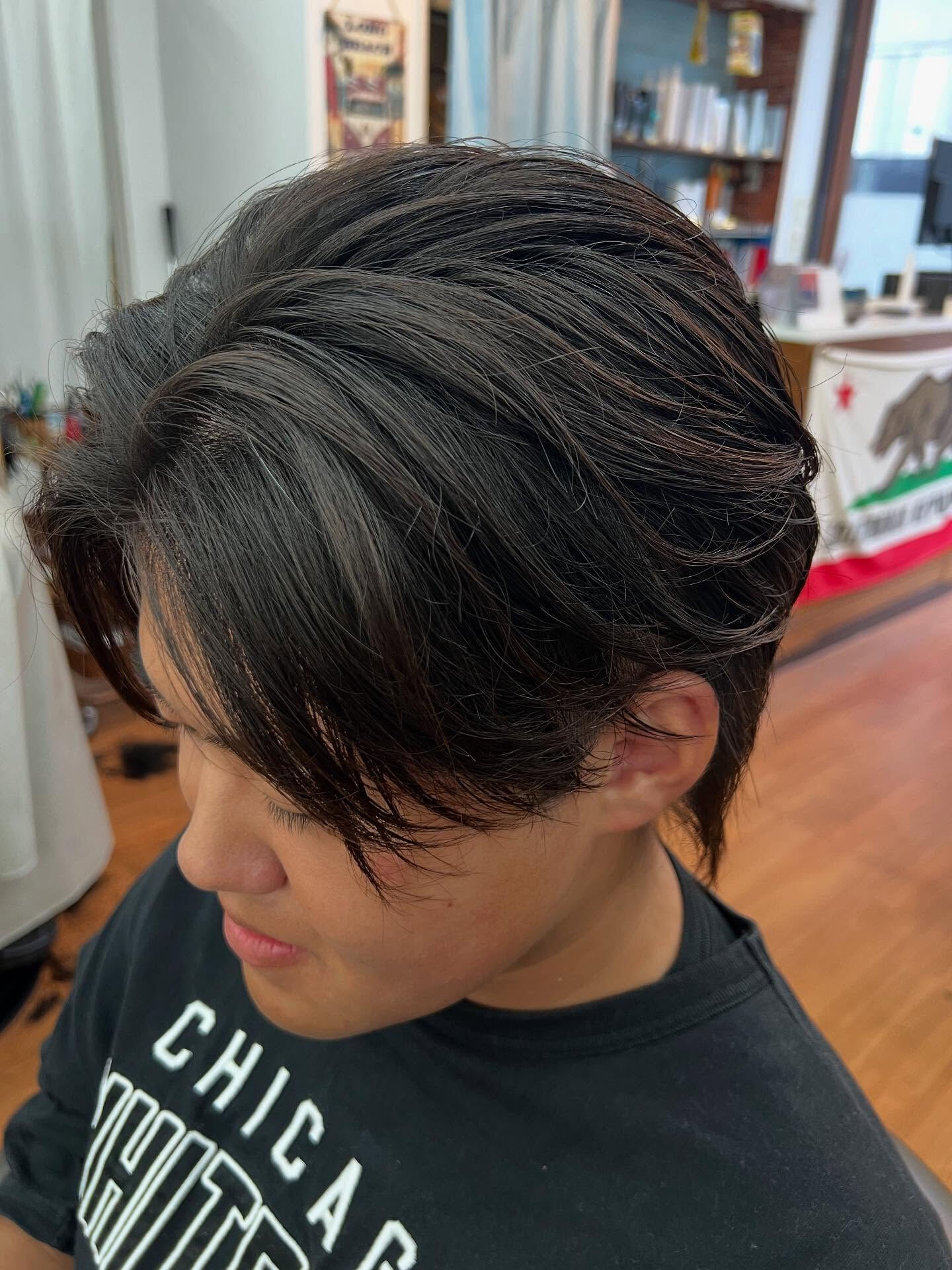今注目のヘアスタイルをお届けする理容院BATONで、あなたも