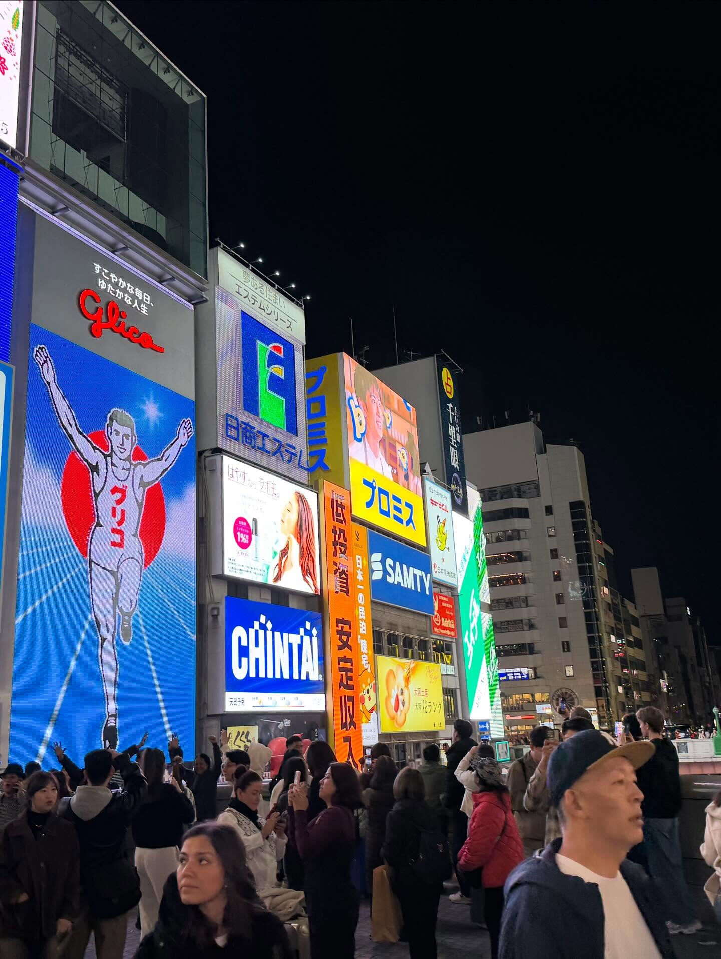 酒を飲んで飲んで食って飲んで