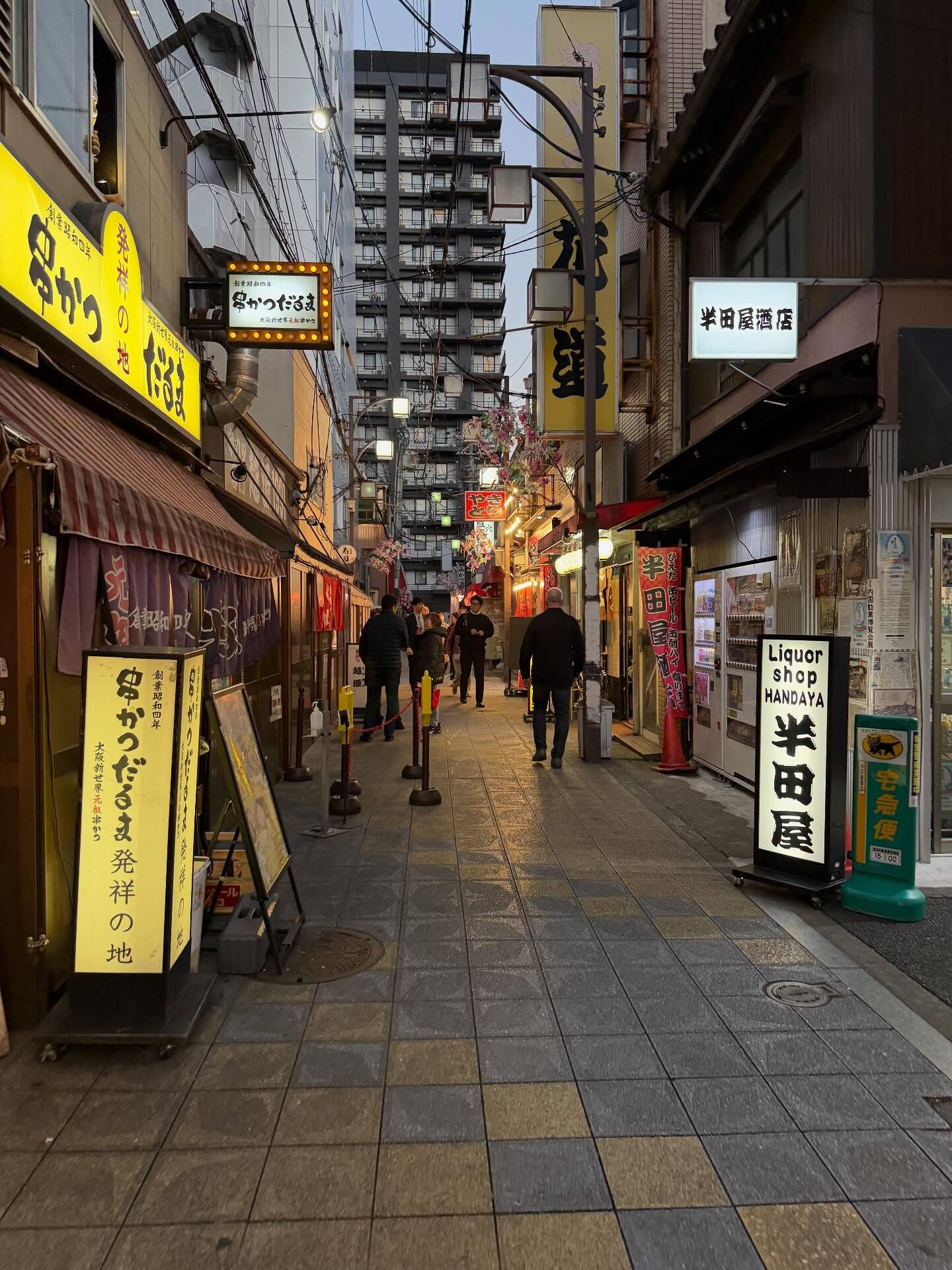 酒を飲んで飲んで食って飲んで