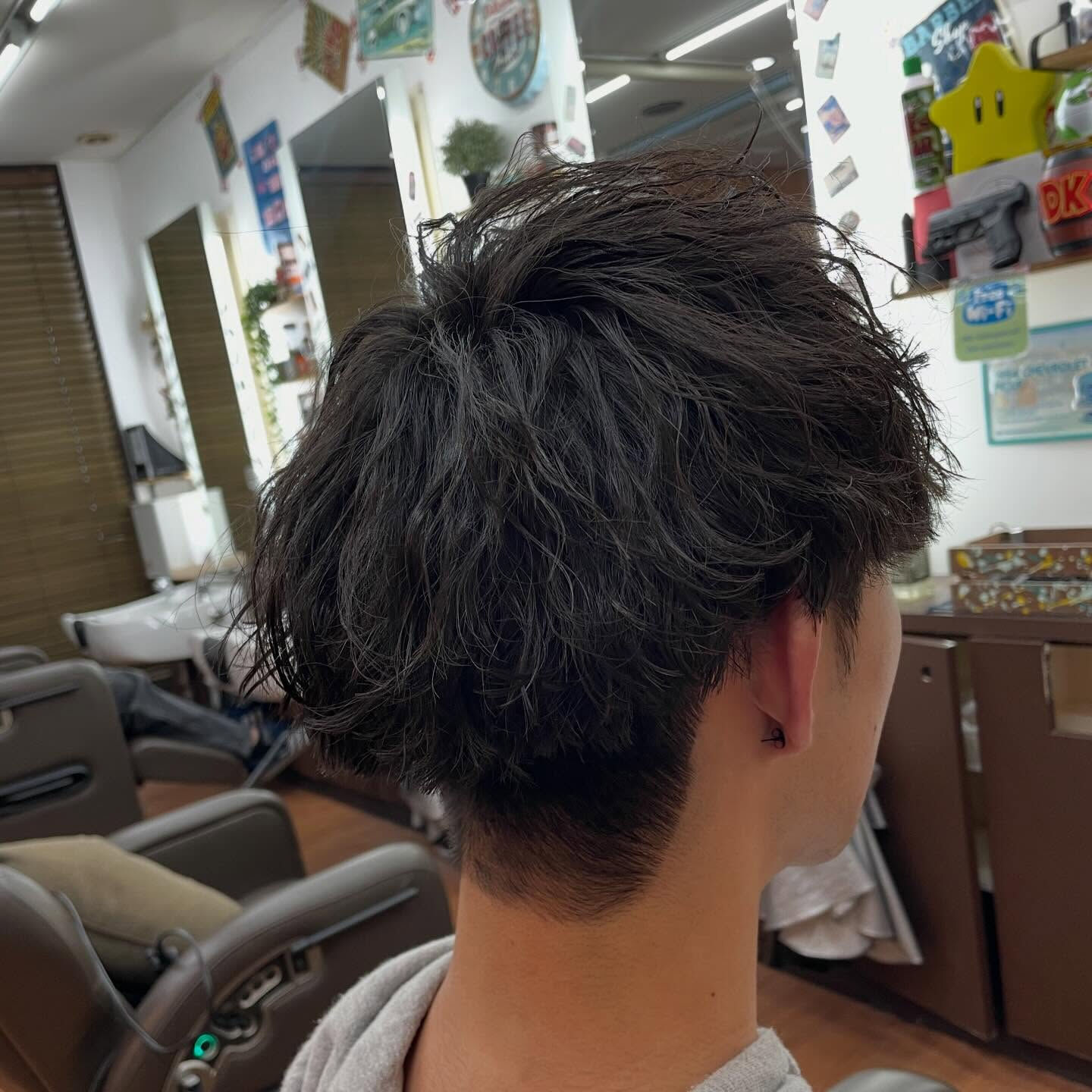 新しいスタイルが必要ですか？あなたの髪が自由を求めているのな