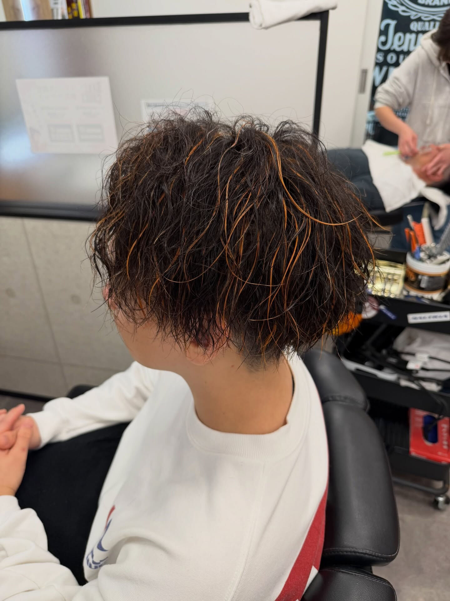 髪型にちょっとした冒険を加えて、周りと差をつけませんか？✨ 